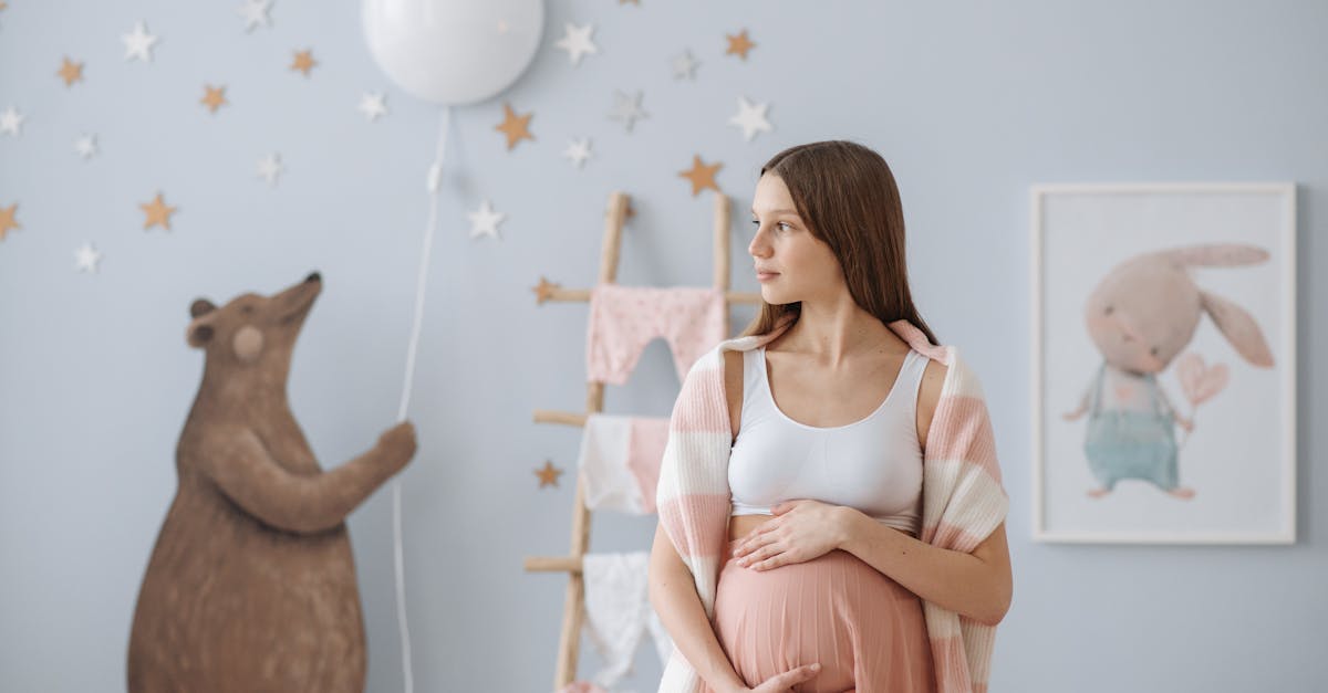 capturez la beauté de la maternité avec notre séance photo dédiée aux futures mamans. un moment privilégié pour immortaliser votre ventre rond et célébrer l'arrivée de votre bébé dans une ambiance douce et chaleureuse.