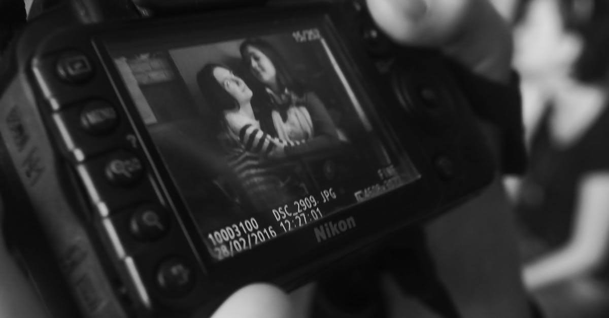 Оптика һәм фотография лидеры Никон дөньясын табыгыз. Иң кыйммәтле мизгелләрегезне гаҗәеп сыйфатлы итеп төшерү өчен эшләнгән безнең инновацион камералар, линзалар һәм аксессуарлар белән танышыгыз.