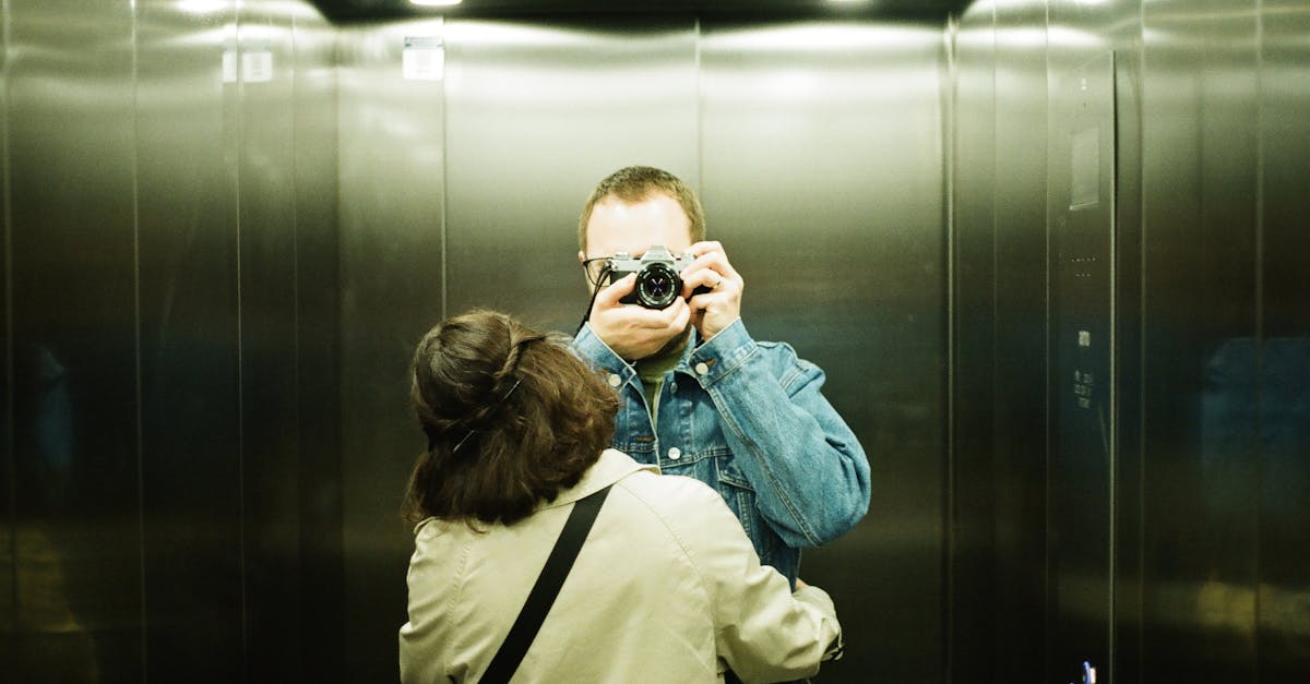 Die von immer mehr Nutzern genutzte Lumix S5 profitiert von einer großen Auswahl an Sony-Objektiven (Gamma FE) mit erweiterter Kompatibilität mit Objektiven anderer Marken über Adapter. Die Kompatibilität mit Spezialzubehör wie Stabilisatoren, Mikrofonen und Fernauslösern bietet eine gewisse Flexibilität bei der Konfiguration der Ausrüstung. Die minimalen Integrationsbeschränkungen erleichtern die Zusammenstellung eines kompletten Systems, das der aktuellen fotografischen Praxis oder den persönlichen Vorlieben entspricht.