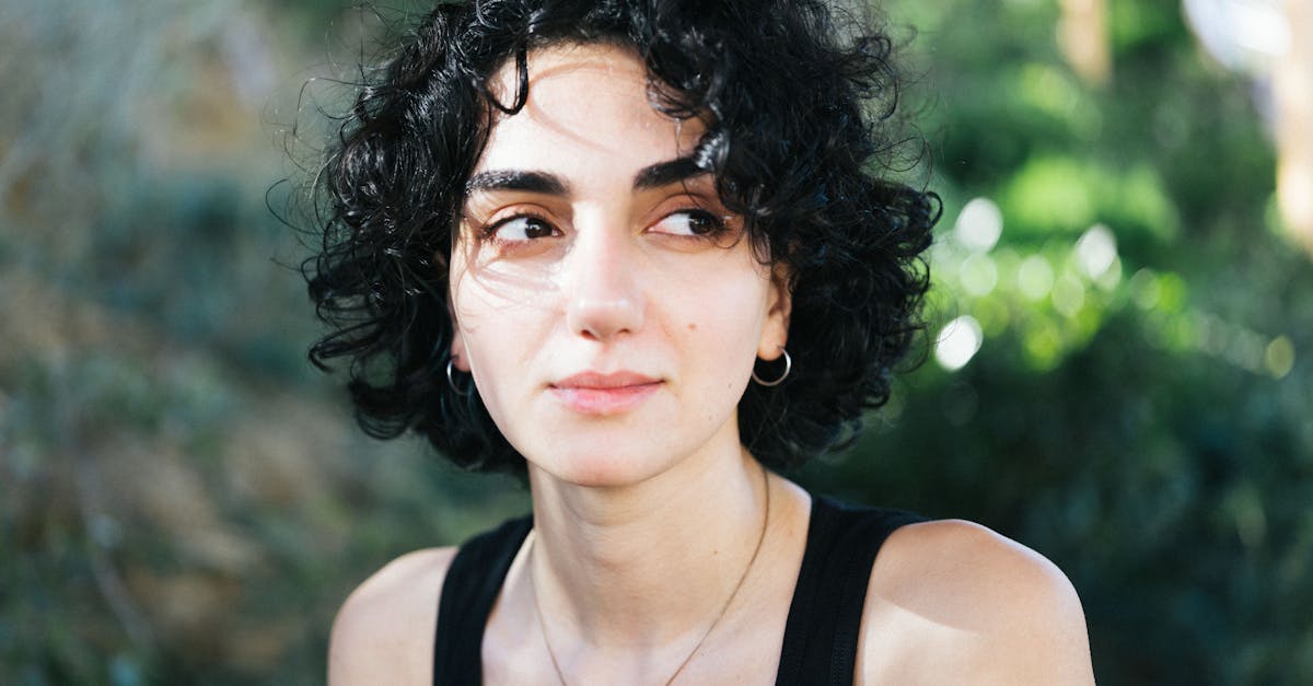 découvrez la leica q3, un chef-d'œuvre d'ingénierie alliant une qualité d'image exceptionnelle à un design élégant. capturez chaque moment avec précision grâce à son objectif lumineux et sa technologie innovante. idéale pour les photographes professionnels et les passionnés, la q3 redéfinit l'expérience photographique.