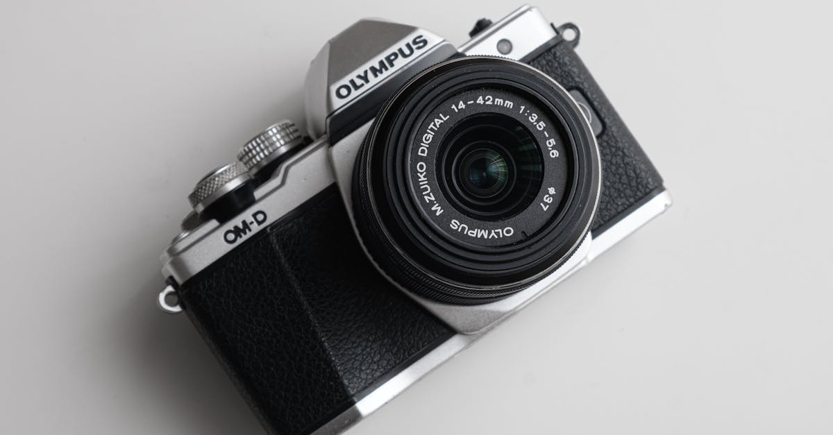 découvrez l'olympus pen-f, un appareil photo hybride au design rétro et aux performances exceptionnelles. parfait pour les passionnés de photographie qui recherchent une qualité d'image professionnelle et une grande créativité, il allie technologie moderne et esthétique intemporelle.