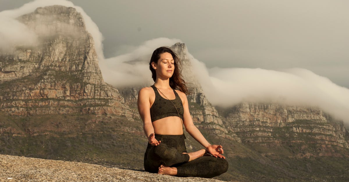 OMシステム OM-1 Mark IIは、卓越した性能とエルゴノミクスデザインを融合させた革新的なカメラです。プロとアマチュアの写真家に最適なこのカメラは、あらゆる状況で素晴らしい画像を撮影するための高度な機能を備えています。