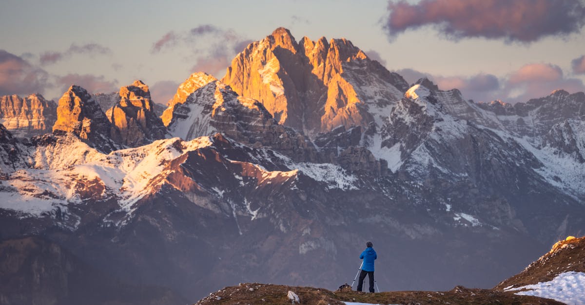 Descubra as maravilhas do mundo por meio de nossa expedição fotográfica. Capture paisagens de tirar o fôlego, culturas fascinantes e momentos únicos graças à expertise de nossos apaixonados profissionais da fotografia. Junte-se a nós para uma aventura inesquecível, onde cada clique da sua câmera o aproximará da beleza da natureza e de encontros autênticos.