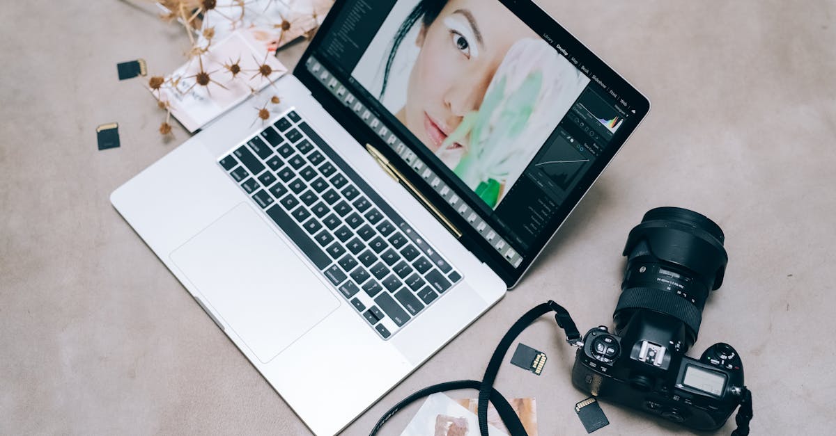 تظل الصور جوهر العمل. يؤثر الفرق بين مستشعر 24 ميجابكسل (سوني) ومستشعر 45 ميجابكسل (كانون) على الحدة والقص وإدارة الضوضاء في الإضاءة المنخفضة. توفر كاميرا Canon R5، المجهزة بمستشعر كامل الإطار من الجيل الجديد، حدة استثنائية، مثالية للمطبوعات الكبيرة أو عمليات ما بعد الإنتاج المتطلبة. يتجاوز وضع الفيديو 8K الخاص بها قدرة تصوير 4K من سوني بكثير، مع مجموعة أغنى من برامج الترميز والتنسيقات، مثالية للإنتاج السينمائي أو إنشاء محتوى عالي الجودة. من ناحية أخرى، يرضي فيديو 4K بمعدل 120 إطارًا في الثانية من سوني تمامًا مصوري الرياضة أو الحركة الذين يتطلعون إلى التقاط كل التفاصيل في المشاهد سريعة الحركة. تُعد إدارة الضغط ومعدل الإطارات والتوافق مع أنظمة التثبيت الخارجية أيضًا معايير أساسية لأولئك الذين يغوصون في مجال الفيديو. التمييز واضح: تعطي سوني الأولوية لسرعة الفيديو والتوافق مع النظام البيئي السينمائي، بينما تركز كانون على جودة الصورة، مع نطاق ديناميكي أوسع ودقة ألوان مُحسّنة في ظروف مختلفة. للمصورين الذين يجمعون بين الصور الثابتة والفيديو، توفر هاتان الكاميرتان المرونة اللازمة لتلبية احتياجاتهم.