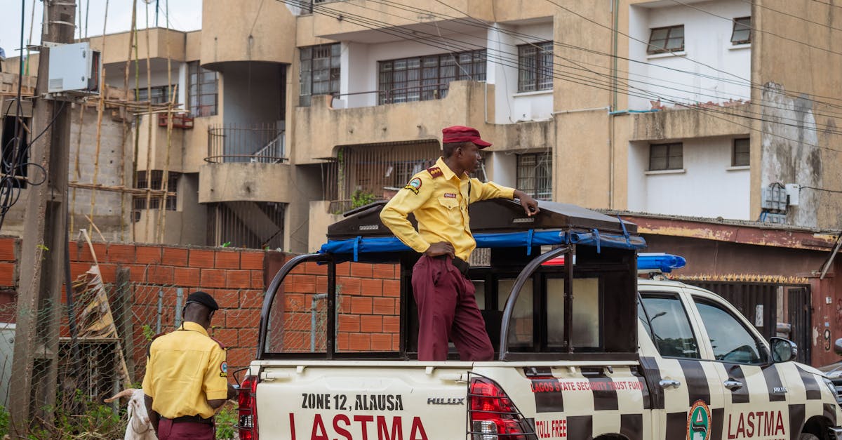 Descubra dicas e informações essenciais sobre segurança no trânsito para proteger sua vida e a de outras pessoas. Aprenda as melhores práticas para dirigir com segurança, obedecer às regras de trânsito e evitar acidentes.