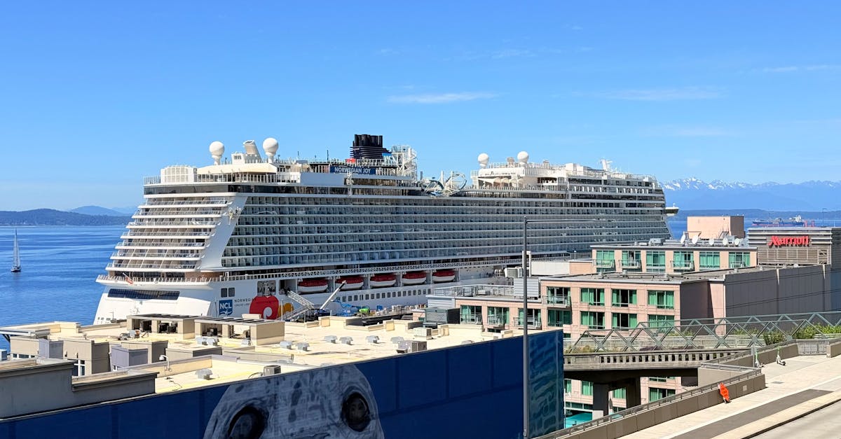 Descubra a arte da fotografia de viagem: imortalize paisagens de tirar o fôlego, culturas fascinantes e momentos inesquecíveis através de suas lentes. Explore nossas dicas e técnicas para capturar a beleza do mundo.