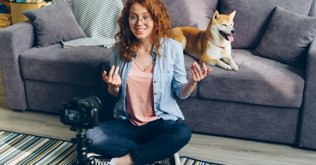 强调强大的视频传感器性能和内置防抖功能，确保随时随地都能流畅拍摄。