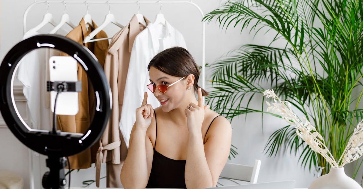 découvrez le monde du vlogging, une forme captivante de partage de votre quotidien à travers des vidéos. apprenez les techniques, les astuces et les tendances pour créer un contenu engageant et développer votre audience tout en exprimant votre personnalité unique.