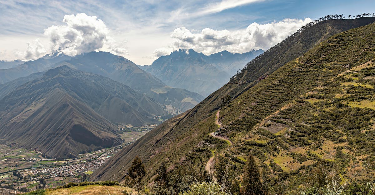découvrez l'univers fascinant d'andreas gursky, photographe contemporain célèbre pour ses œuvres monumentales qui capturent la beauté et la complexité des paysages modernes. plongez dans ses compositions uniques qui jouent avec la perspective et les détails, et explorez son impact sur l'art contemporain.