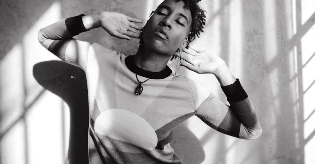 découvrez la beauté intemporelle et l'élégance du noir à travers notre exploration de la mode, de l'art et de la culture. 'black is beautiful' célèbre la richesse des nuances et l'affirmation de soi dans un monde diversifié.