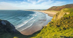 découvrez notre guide complet sur la côte, où paysages marins époustouflants, activités nautiques passionnantes et détente sur la plage vous attendent. explorez des destinations côtières incontournables pour vos prochaines vacances.