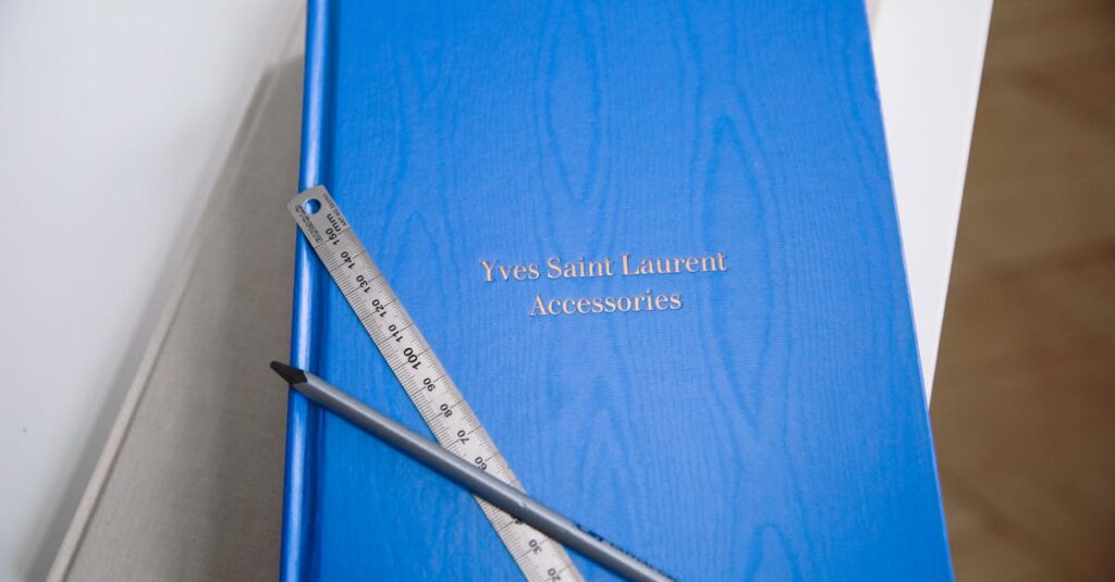 découvrez l'univers emblématique d'yves saint laurent, où l'audace rencontre l'élégance. explorez la mode, la beauté et l'art de vivre d'une des marques de luxe les plus influentes au monde.