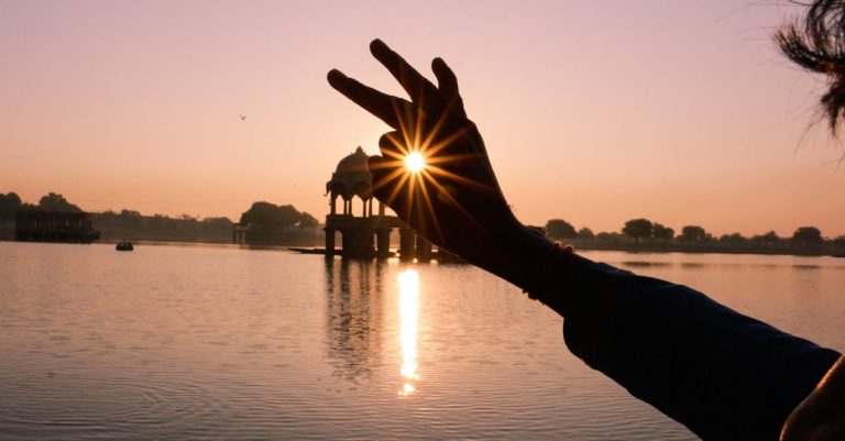 découvrez l'inde, un pays fascinant aux mille couleurs, connu pour son histoire riche, ses paysages diversifiés, sa cuisine épicée et ses traditions millénaires. partez à la découverte de ses cultures uniques et de ses sites emblématiques.